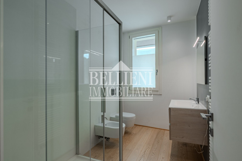 BORGO BERGA - Nel rinomato quartiere di Borgo Berga, ai piedi della suggestiva collina di Monte B...