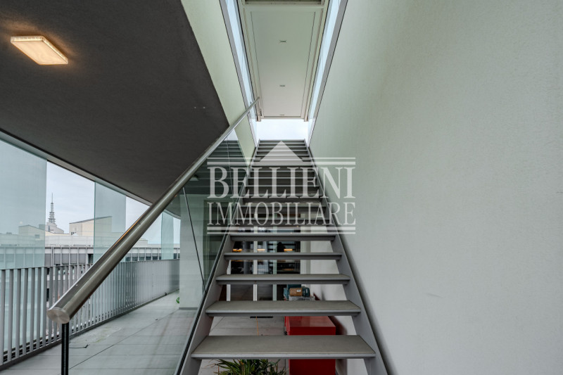 BORGO BERGA - Nel rinomato quartiere di Borgo Berga, ai piedi della suggestiva collina di Monte B...