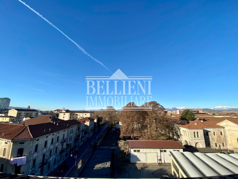 CENTRO STORICO- L'antico ed elegante Palazzo Bonin Schiavetto è situato nel cuore di Vicenza, all...