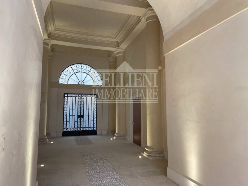 CENTRO STORICO- L'antico ed elegante Palazzo Bonin Schiavetto è situato nel cuore di Vicenza, all...