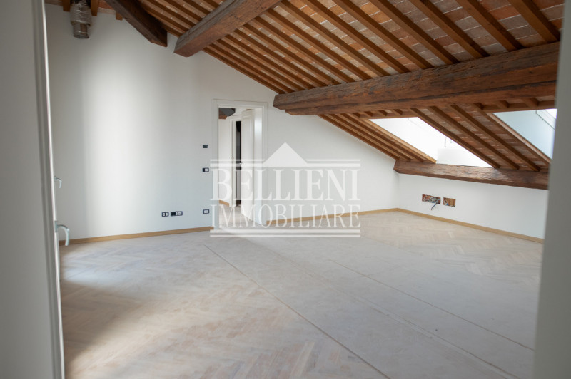 CENTRO STORICO- L'antico ed elegante Palazzo Bonin Schiavetto è situato nel cuore di Vicenza, all...