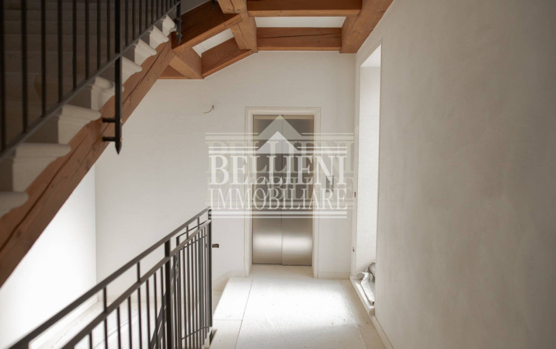 CENTRO STORICO- L'antico ed elegante Palazzo Bonin Schiavetto è situato nel cuore di Vicenza, all...