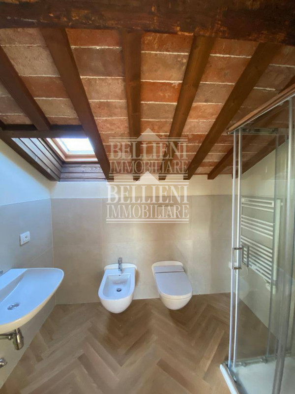 CENTRO STORICO- L'antico ed elegante Palazzo Bonin Schiavetto è situato nel cuore di Vicenza, all...