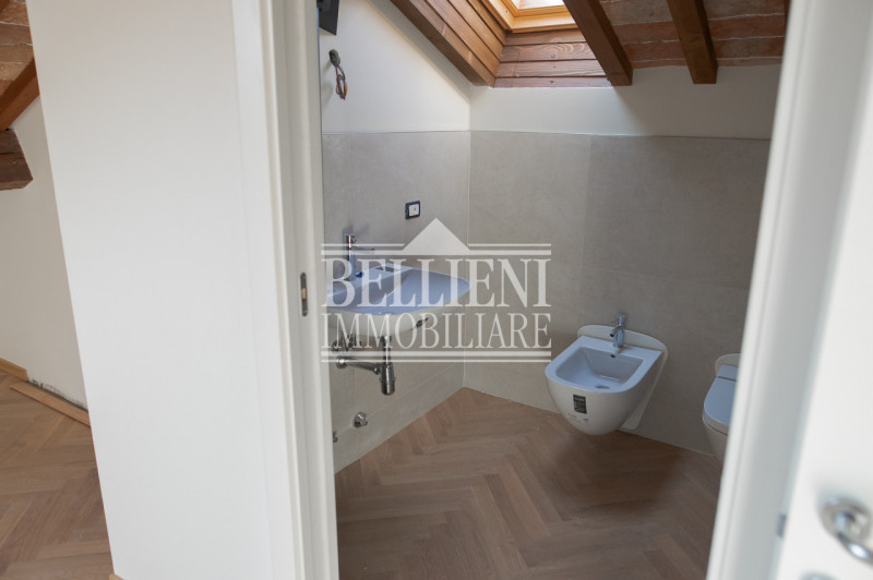 CENTRO STORICO- L'antico ed elegante Palazzo Bonin Schiavetto è situato nel cuore di Vicenza, all...