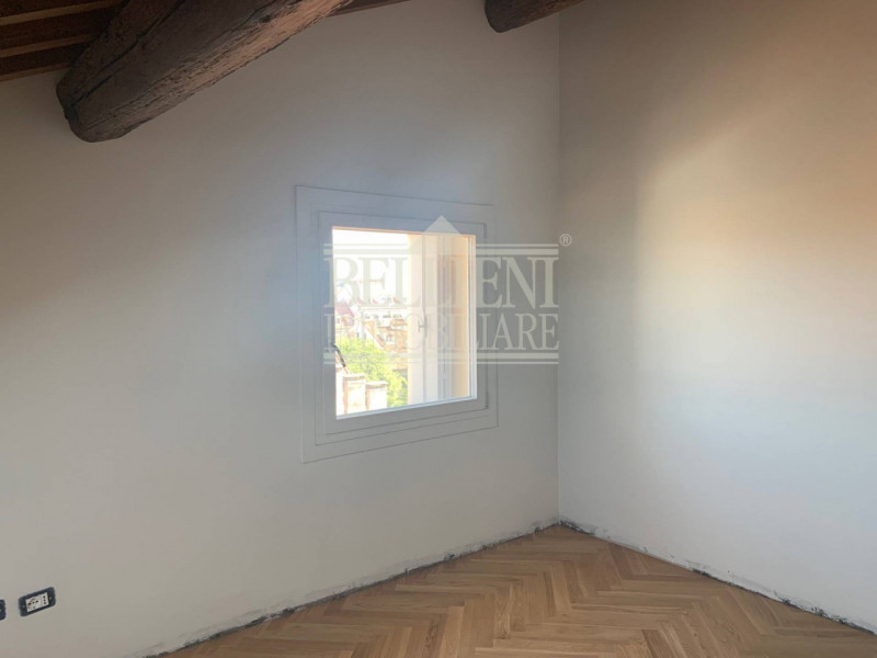 CENTRO STORICO- L'antico ed elegante Palazzo Bonin Schiavetto è situato nel cuore di Vicenza, all...