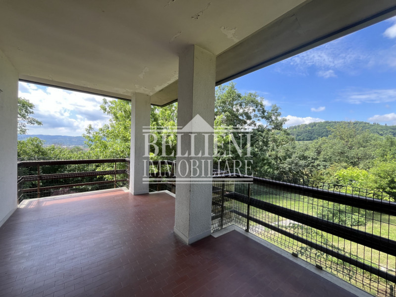 CREAZZO: in posizione panoramica, semi collinare, VILLA singola di mq 450 coperti, con ampio giar...