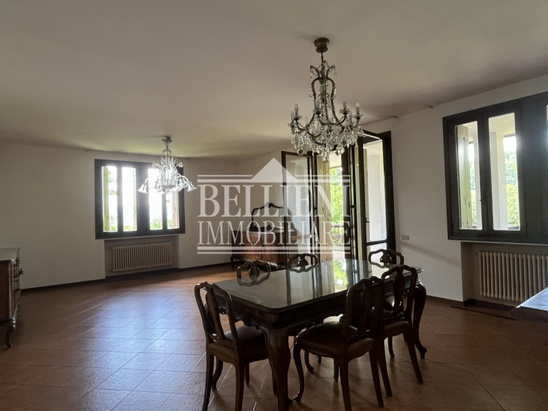 CREAZZO: in posizione panoramica, semi collinare, VILLA singola di mq 450 coperti, con ampio giar...