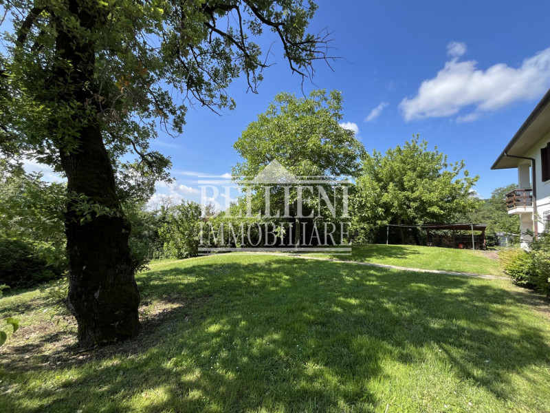 CREAZZO: in posizione panoramica, semi collinare, VILLA singola di mq 450 coperti, con ampio giar...