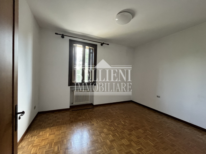 CREAZZO: in posizione panoramica, semi collinare, VILLA singola di mq 450 coperti, con ampio giar...