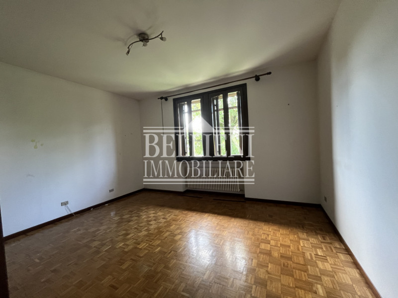 CREAZZO: in posizione panoramica, semi collinare, VILLA singola di mq 450 coperti, con ampio giar...