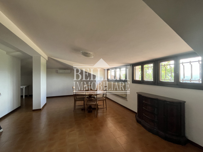 CREAZZO: in posizione panoramica, semi collinare, VILLA singola di mq 450 coperti, con ampio giar...