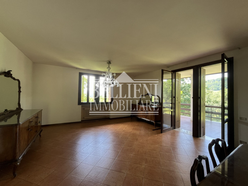 CREAZZO: in posizione panoramica, semi collinare, VILLA singola di mq 450 coperti, con ampio giar...