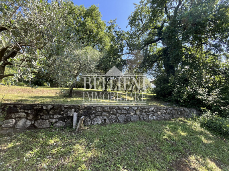 CREAZZO: in posizione panoramica, semi collinare, VILLA singola di mq 450 coperti, con ampio giar...