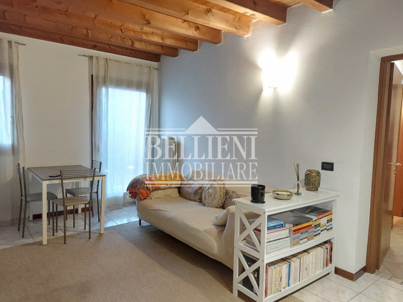 VIALE TRIESTE: In zona ben servita e comoda ai servizi, disponiamo di un accogliente bicamere al ...