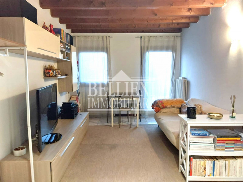 VIALE TRIESTE: In zona ben servita e comoda ai servizi, disponiamo di un accogliente bicamere al ...