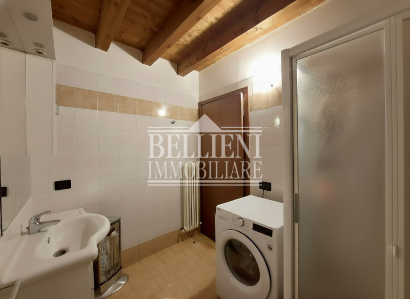 VIALE TRIESTE: In zona ben servita e comoda ai servizi, disponiamo di un accogliente bicamere al ...