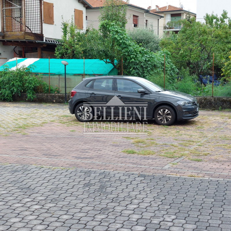 VIALE TRIESTE: In zona ben servita e comoda ai servizi, disponiamo di un accogliente bicamere al ...