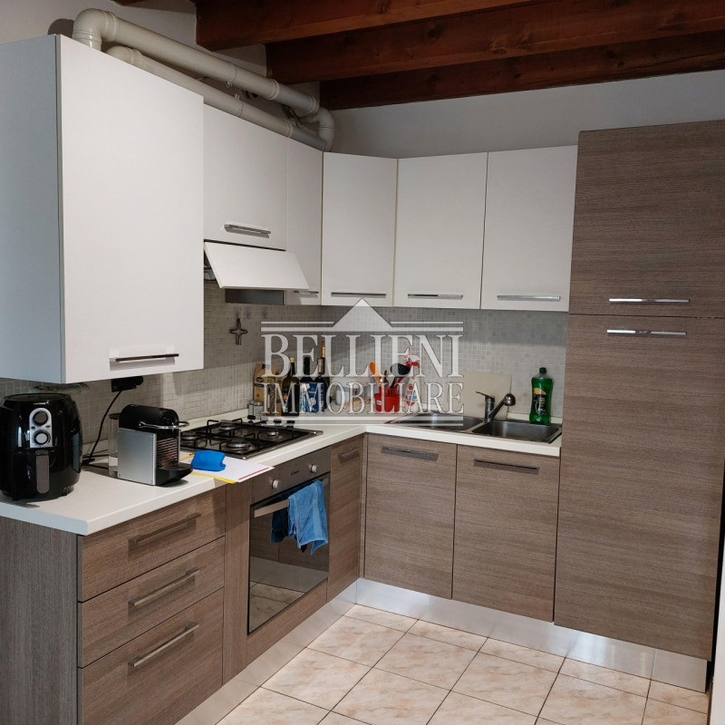 VIALE TRIESTE: In zona ben servita e comoda ai servizi, disponiamo di un accogliente bicamere al ...
