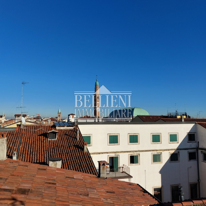 CORSO PALLADIO - Nel cuore della città di Vicenza, moderno attico al quarto ed ultimo piano in me...