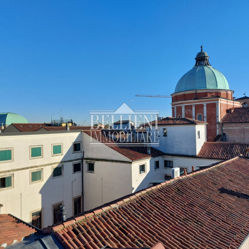 CORSO PALLADIO - Nel cuore della città di Vicenza, moderno attico al quarto ed ultimo piano in me...