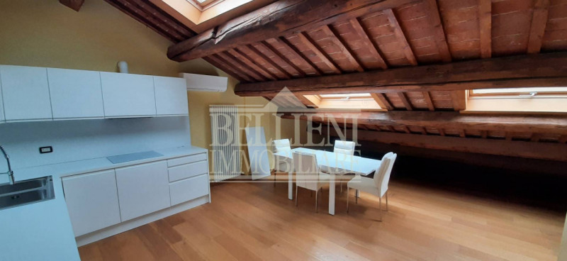 CORSO PALLADIO - Nel cuore della città di Vicenza, proponiamo in locazione un moderno attico situ...