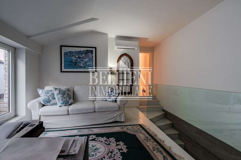 CENTRO STORICO in posizione centrale palazzetto terra cielo della fine del 1800 ristrutturato nel...