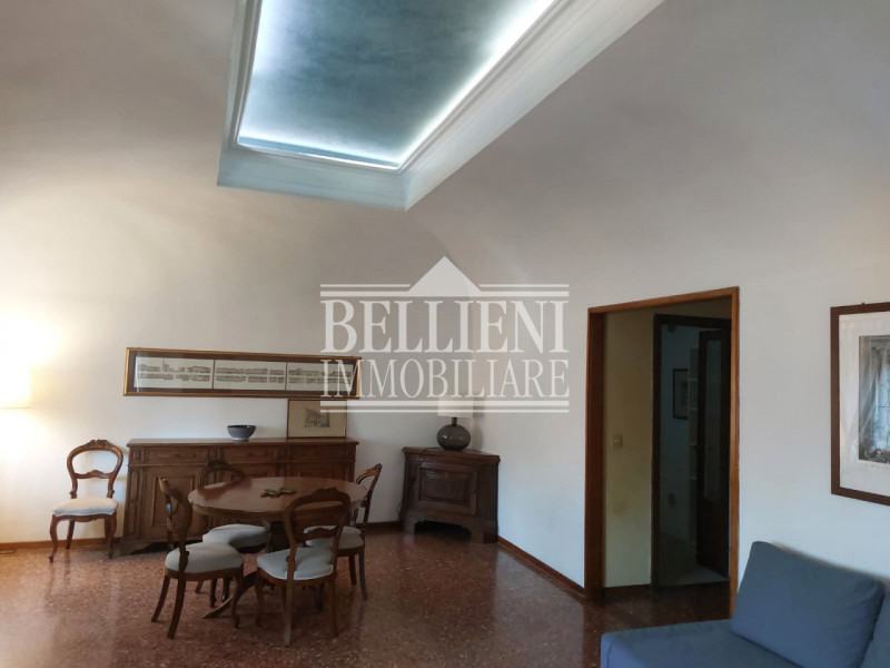CENTRO STORICO - Prestigioso appartamento all’ultimo piano di un palazzo monumentale, recentement...