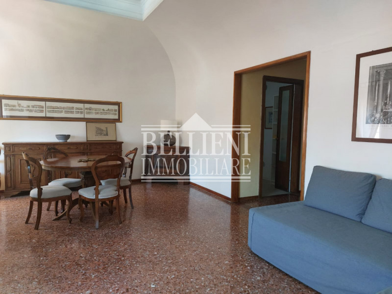 CENTRO STORICO - Prestigioso appartamento all’ultimo piano di un palazzo monumentale, recentement...