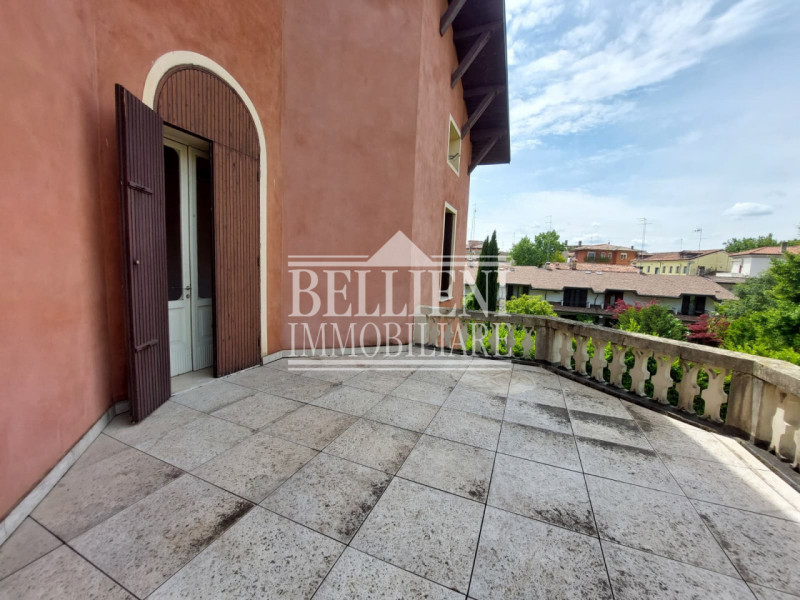 SAN BORTOLO:  A pochi passi dal centro storico di Vicenza, in quartiere fornito di tutti i serviz...