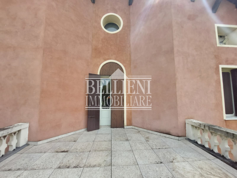 SAN BORTOLO:  A pochi passi dal centro storico di Vicenza, in quartiere fornito di tutti i serviz...