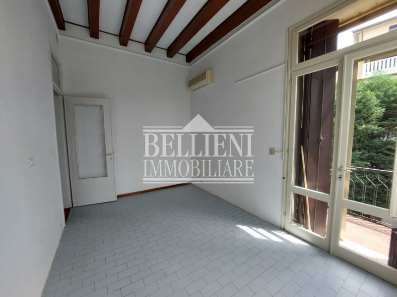 SAN BORTOLO:  A pochi passi dal centro storico di Vicenza, in quartiere fornito di tutti i serviz...