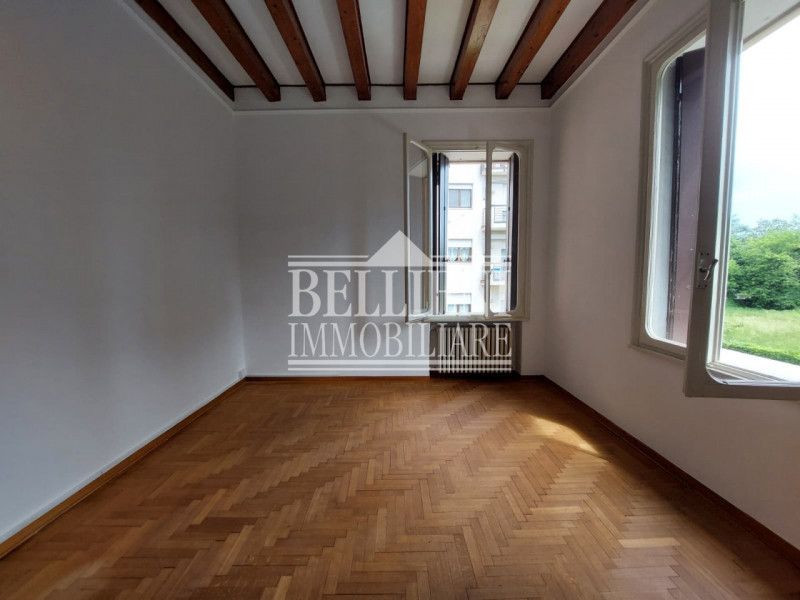 SAN BORTOLO:  A pochi passi dal centro storico di Vicenza, in quartiere fornito di tutti i serviz...