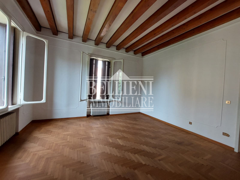 SAN BORTOLO:  A pochi passi dal centro storico di Vicenza, in quartiere fornito di tutti i serviz...