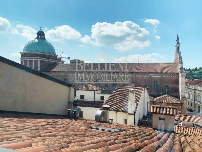 CENTRO STORICO: nel cuore di Vicenza a cento metri dalla Basilica Palladiana in prestigioso palaz...