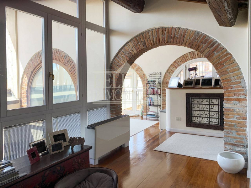 CENTRO STORICO: nel cuore di Vicenza a cento metri dalla Basilica Palladiana in prestigioso palaz...