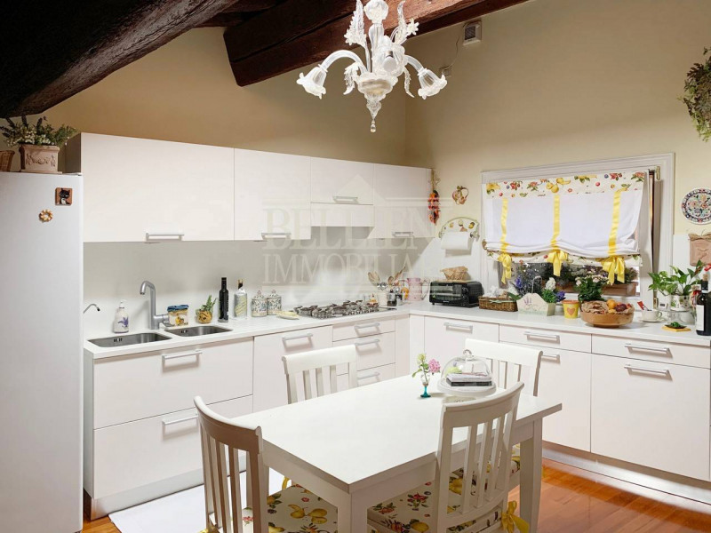 CENTRO STORICO - A pochi passi dalla Basilica Palladiana, in un prestigioso palazzo del 1700, ele...