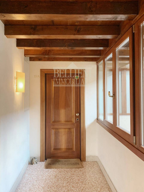 CENTRO STORICO - A pochi passi dalla Basilica Palladiana, in un prestigioso palazzo del 1700, ele...