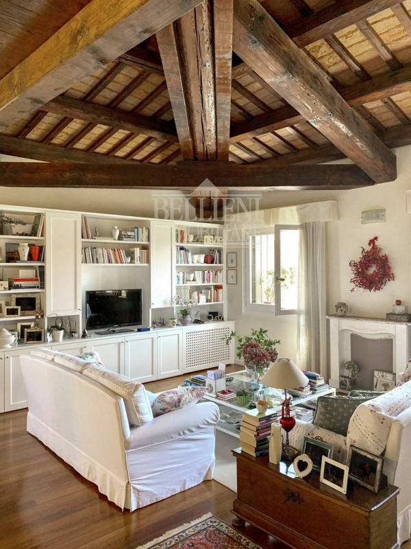 CENTRO STORICO - A pochi passi dalla Basilica Palladiana, in un prestigioso palazzo del 1700, ele...