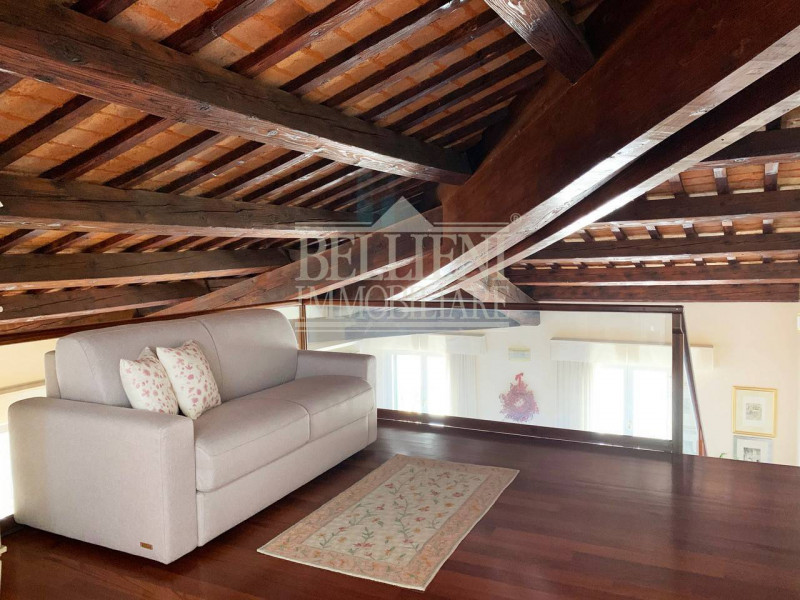 CENTRO STORICO - A pochi passi dalla Basilica Palladiana, in un prestigioso palazzo del 1700, ele...