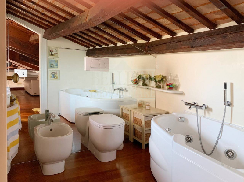 CENTRO STORICO - A pochi passi dalla Basilica Palladiana, in un prestigioso palazzo del 1700, ele...