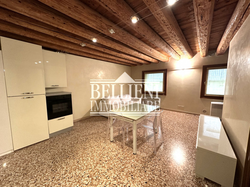 CORSO PALLADIO: Immerso nel cuore della città di Vicenza, in palazzo Palladiano e ottimamente abi...