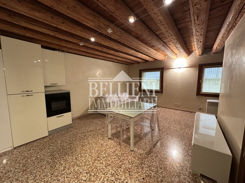 CORSO PALLADIO: Immerso nel cuore della città di Vicenza, in palazzo Palladiano e ottimamente abi...