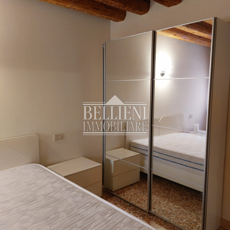 CORSO PALLADIO: Immerso nel cuore della città di Vicenza, in palazzo Palladiano e ottimamente abi...