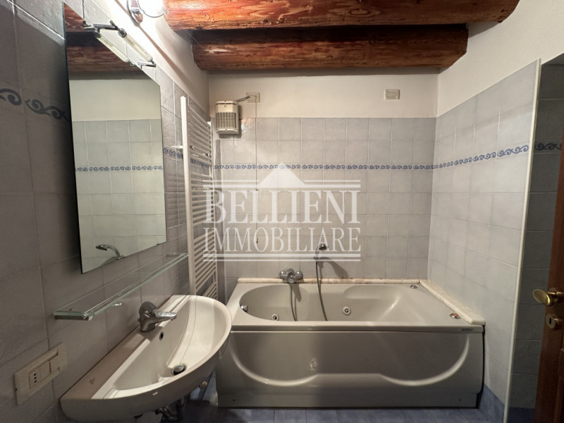 CORSO PALLADIO: Immerso nel cuore della città di Vicenza, in palazzo Palladiano e ottimamente abi...