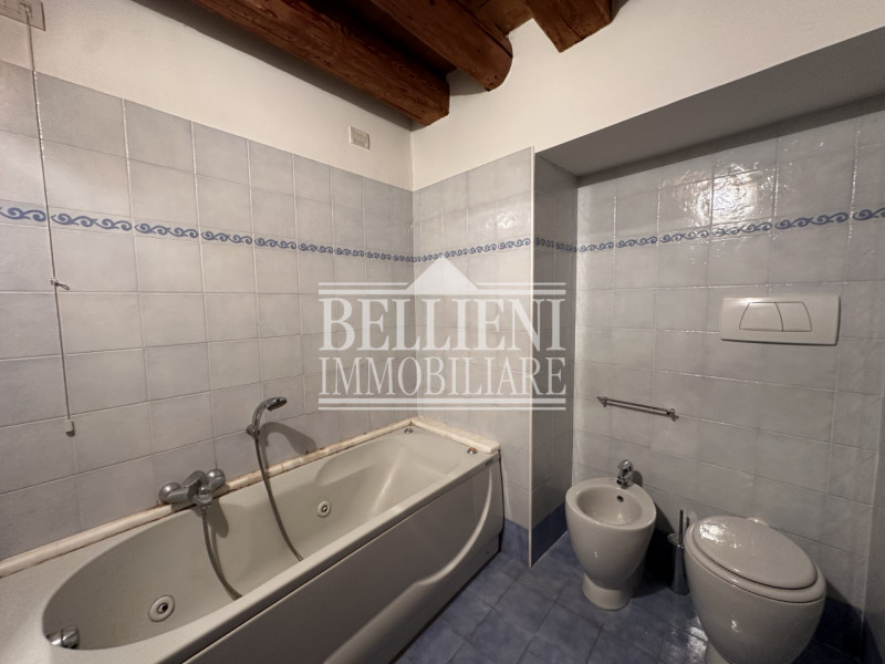 CORSO PALLADIO: Immerso nel cuore della città di Vicenza, in palazzo Palladiano e ottimamente abi...