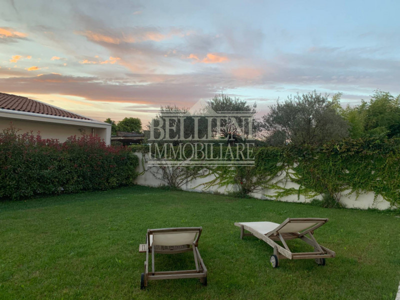 SANT'ANTONINO: Vicino alla base americana, prestigioso appartamento in villa antica al piano terr...