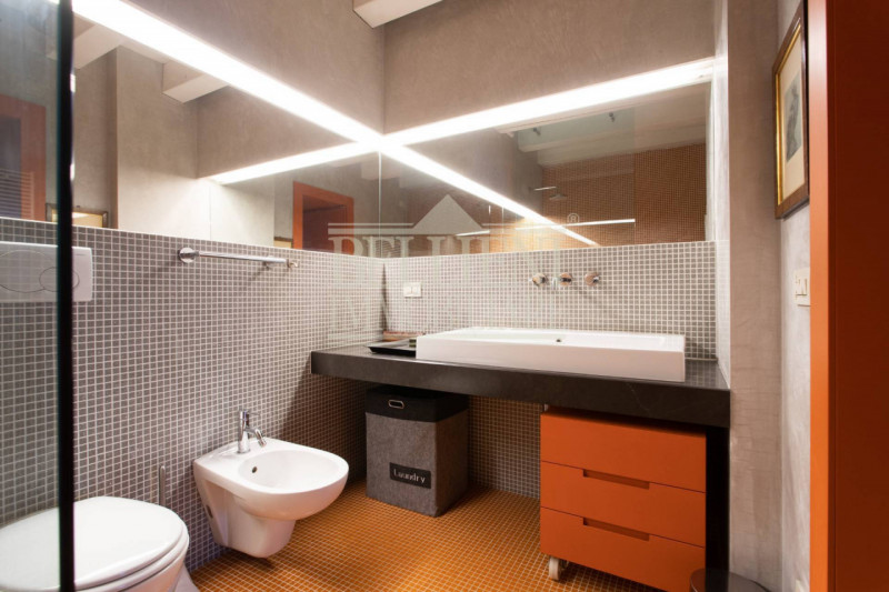 SANT'ANTONINO: Vicino alla base americana, prestigioso appartamento in villa antica al piano terr...