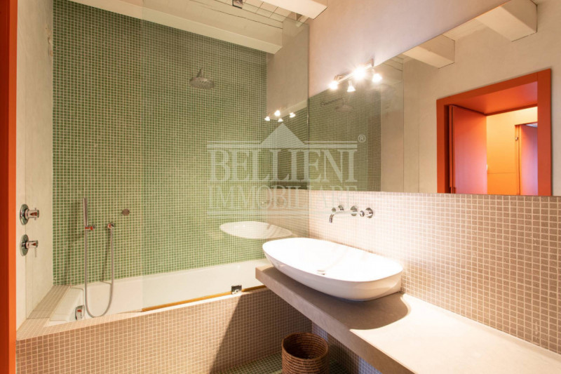 SANT'ANTONINO: Vicino alla base americana, prestigioso appartamento in villa antica al piano terr...