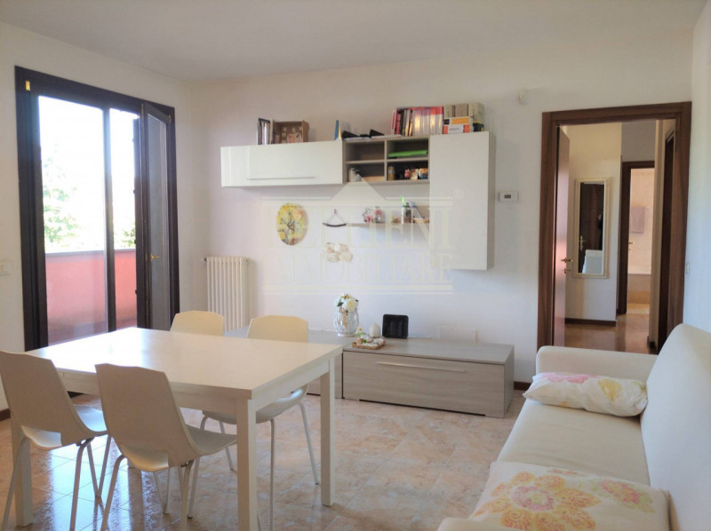 ALTAVILLA VICENTINA- In bellissimo contesto immerso nel verde proponiamo in locazione un ampio ap...