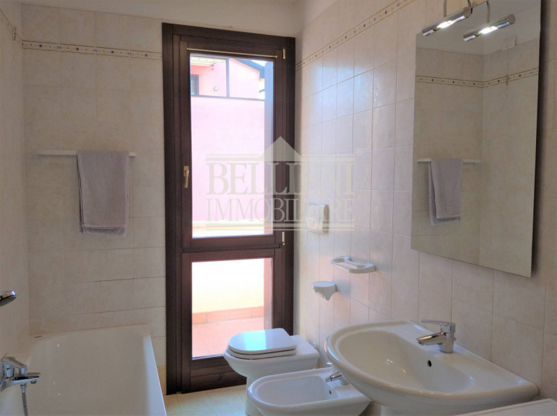 ALTAVILLA VICENTINA- In bellissimo contesto immerso nel verde proponiamo in locazione un ampio ap...